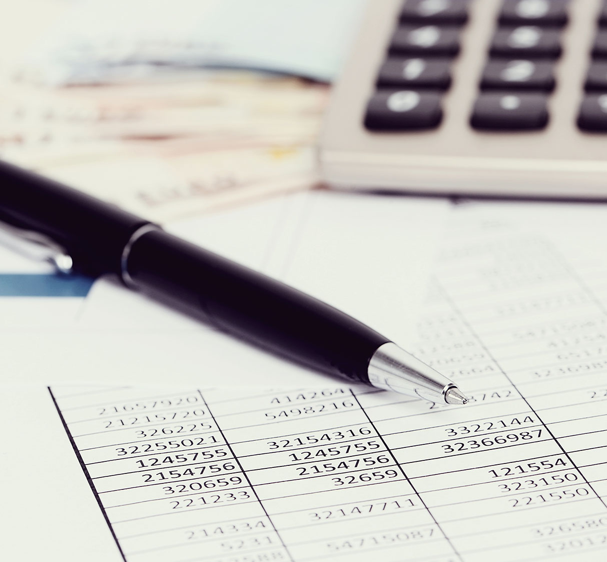work with a magnifying glass, a calculator and papers