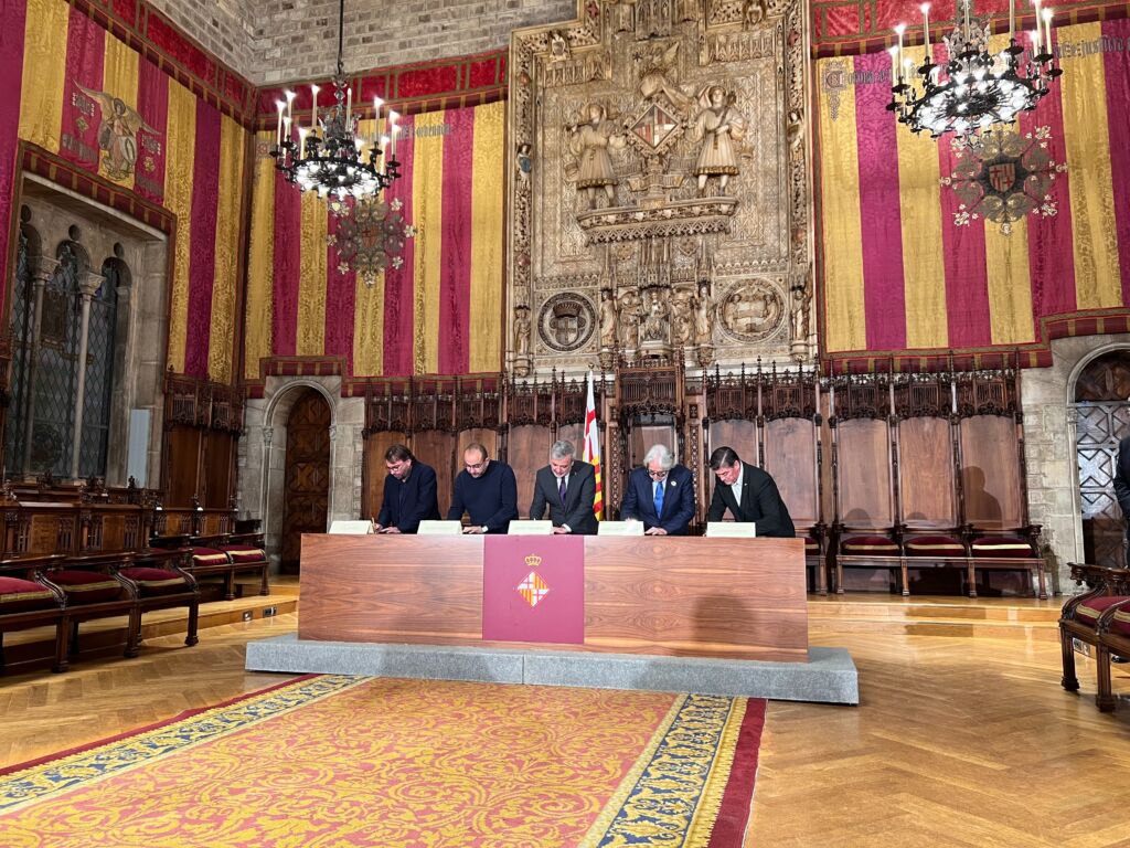 Es constitueix la Taula de Diàleg Social a l'Ajuntament de Barcelona amb els principals sindicats i organitzacions empresarials