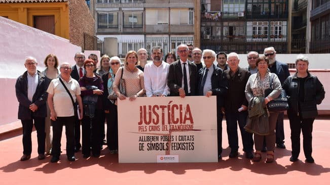 entitats-contraries-consulta-retirada-feixistes_1583851832_29205791_651x366